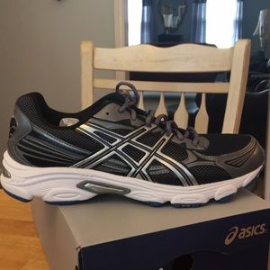 Brand new w box Men’s ASICS sneakers size 11